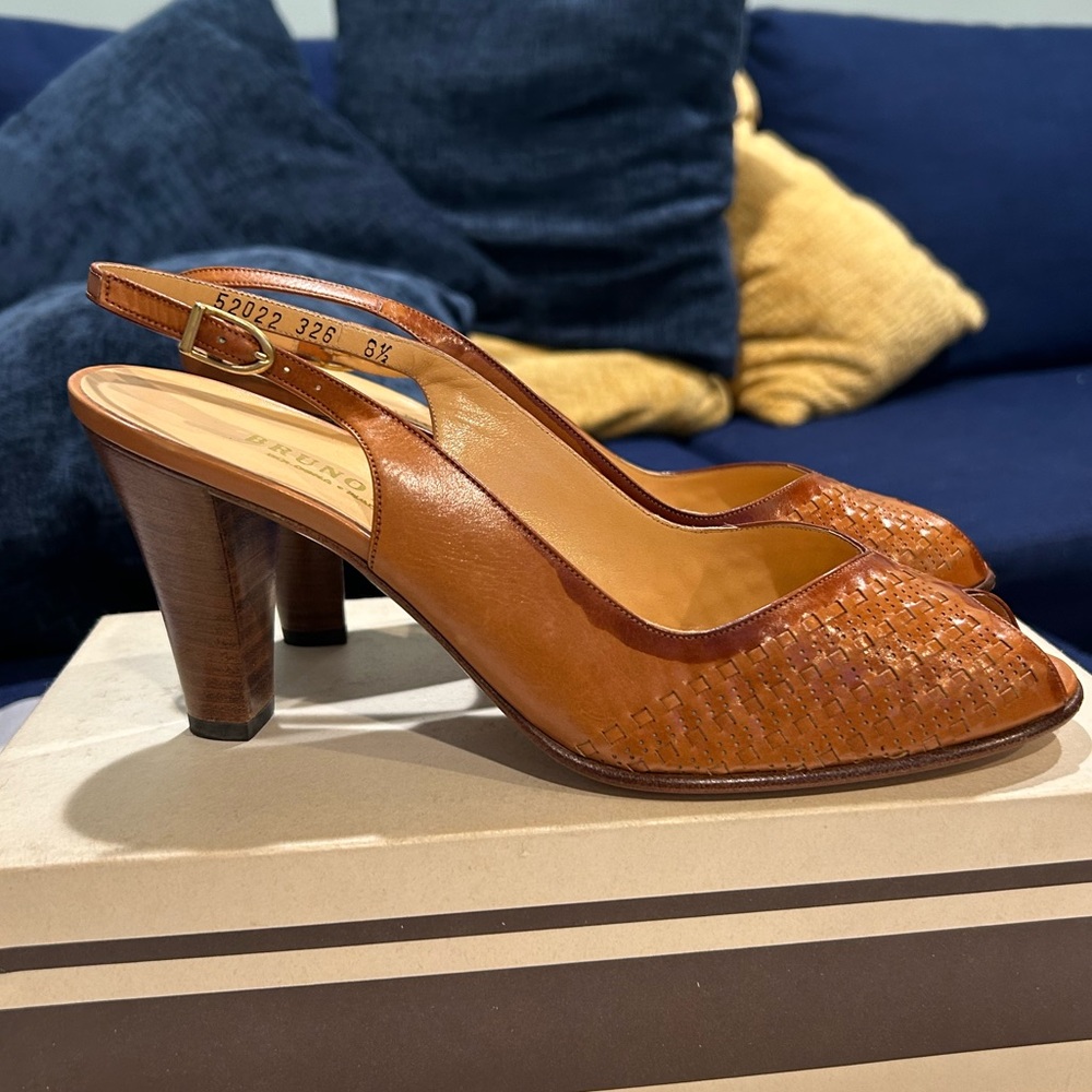 Magli Heel- Like Brand New